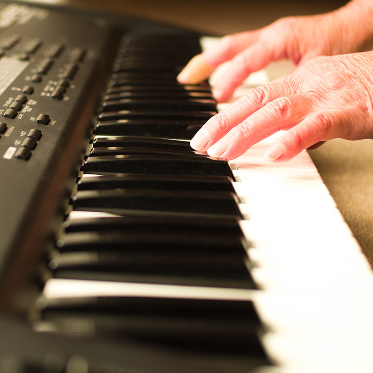 自己表現を促す